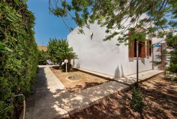 Villa with 6 beds and private garden