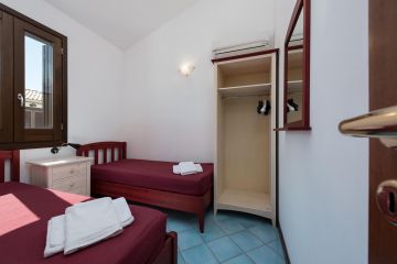 First floor apartment in residence with balconies