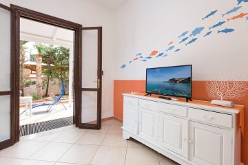 Ground floor apartment with 5 beds and outdoor relaxation